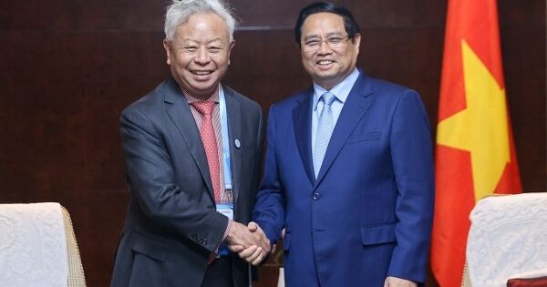 Thủ tướng đề nghị Ngân hàng AIIB hỗ trợ Việt Nam vốn làm đường sắt