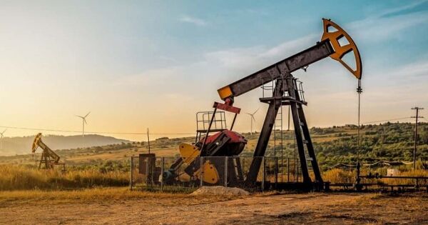 Vì sao OPEC+ liên tiếp tăng sản lượng, giá dầu thô vẫn giữ quanh mức 70 USD/thùng?
