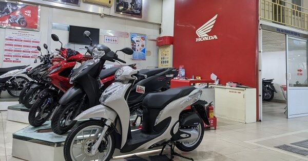 Honda ‘đứng ngồi không yên’ trước lệnh cấm xe máy xăng