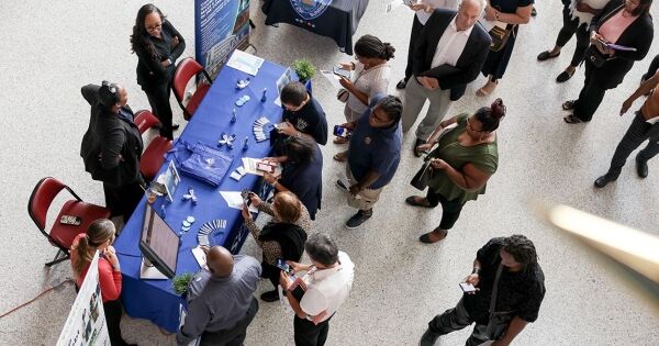 Thị trường lao động Mỹ suy yếu thấy rõ: Số liệu việc làm bị điều chỉnh giảm hơn 900.000