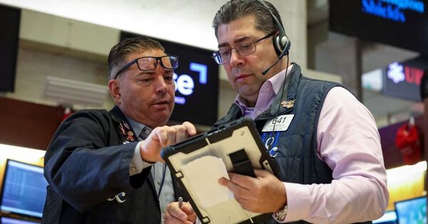 Dow Jones tăng 600 điểm khi báo cáo CPI củng cố khả năng Fed hạ lãi suất