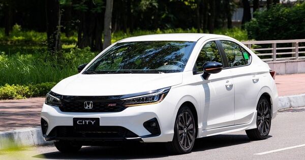 Thị trường ô tô Việt tháng 8: Sedan bất ngờ lấy lại ‘ngôi vương’ từ tay SUV