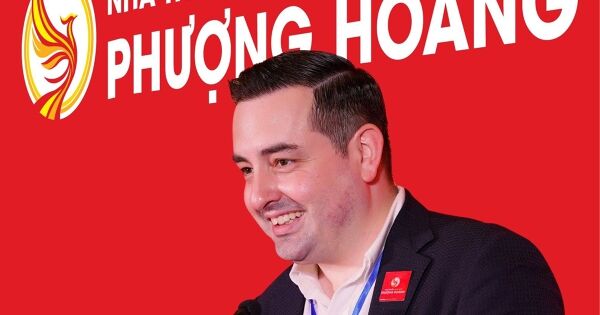 'Tuyên chiến' Long Châu, sau một năm Phượng Hoàng có thêm gì ngoài 3 cửa hàng và 1 website?