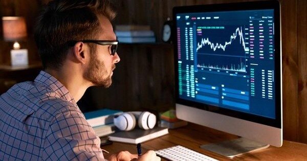 Khối ngoại bán ròng cổ phiếu FPT gần 600 tỷ đồng