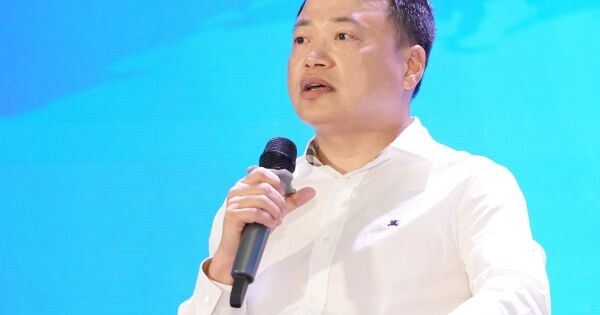 Shark Bình thừa nhận là ‘gà’ và ‘sợ đến già’ sau khi các dự án tiền số thất bại