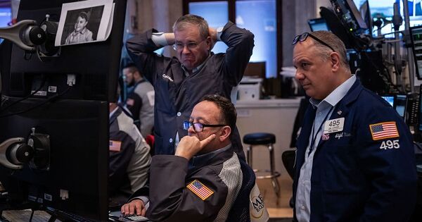 Dow Jones mất 250 điểm trước nỗi lo về thuế quan và lợi suất trái phiếu