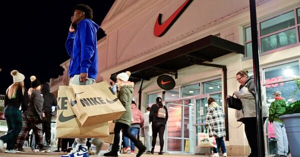 Làn sóng dịch chuyển sản xuất: ‘Gã khổng lồ’ dệt may Trung Quốc chọn Việt Nam làm điểm đến mới