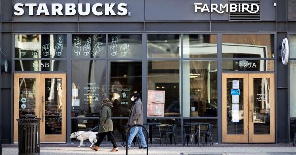 Starbucks cắt giảm khoảng 400 cửa hàng tại các đô thị lớn của Mỹ