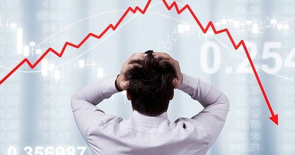 Cổ phiếu HCM giảm sàn sau công bố báo cáo tài chính