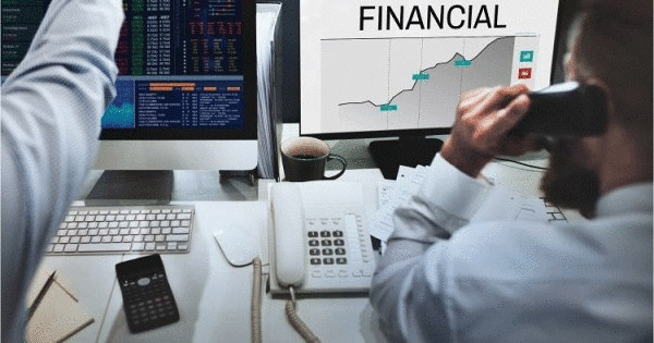 Khối ngoại duy trì bán ròng phiên cuối tuần, tâm điểm VCB và VHM