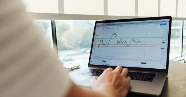 Khối ngoại bán ròng hơn nghìn tỷ đồng một cổ phiếu ngân hàng