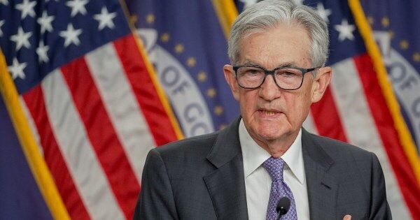 Fed giữ nguyên lãi suất như dự đoán, không gợi ý thời điểm nới lỏng tiền tệ trở lại