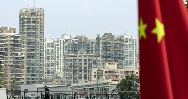 Trung Quốc sắp dỡ bỏ chính sách 'ba lằn ranh đỏ'?