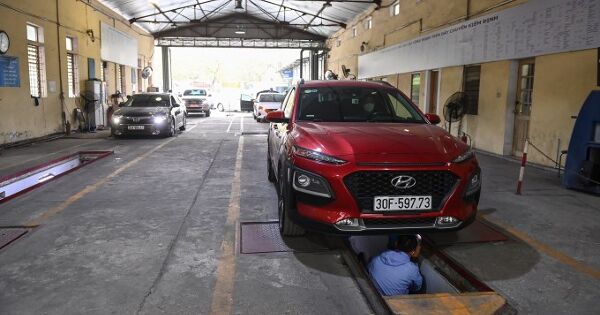 Xe ôtô rớt kiểm định phải nộp thêm 50% phí khi quay lại trong ngày