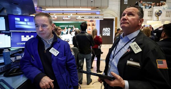 Dow Jones bay hơn 600 điểm, S&P 500 giảm liền ba phiên khi AI làm rung chuyển thị trường