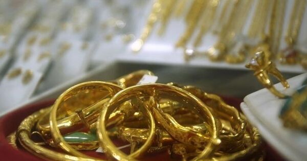 Giá vàng hôm nay 13/2: Giảm gần 3% xuống đáy một tuần