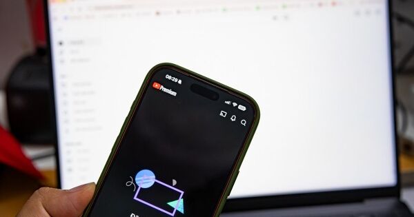 Trang chủ YouTube bất ngờ trống trơn, không hiện video trong ngày Mùng 2 Tết