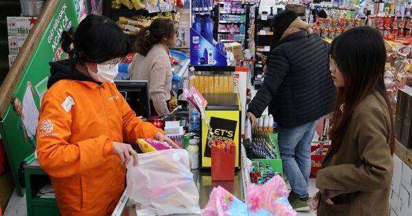 Thị trường mùng 6 Tết: Hàng hóa dồi dào, giá cả ổn định