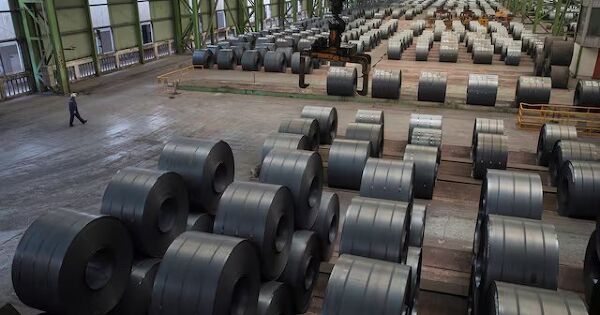 Nhiều nhà máy thép Trung Quốc bị yêu cầu giảm ít nhất 30% công suất