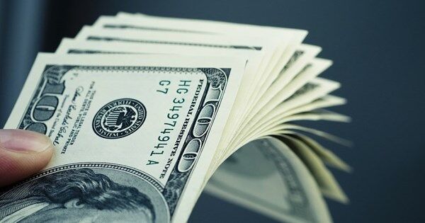 Nhà đầu tư loay hoay sau khi đồng USD bất ngờ bật tăng