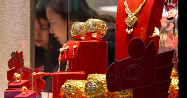 Giá vàng hôm nay 4/2: Vàng SJC tái lập mốc 180 triệu/lượng, vàng nhẫn tăng tới hơn 7 triệu đồng