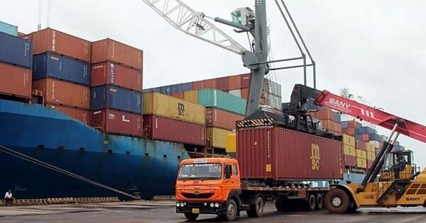 Mỹ dỡ bỏ thuế 25% với hàng hóa Ấn Độ