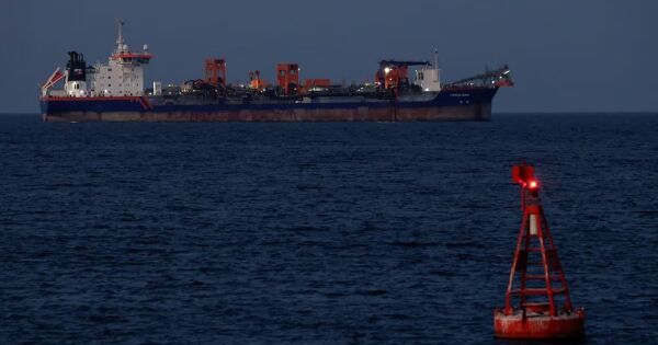 Vì sao việc bảo đảm an ninh cho hoạt động vận tải qua eo biển Hormuz không dễ?