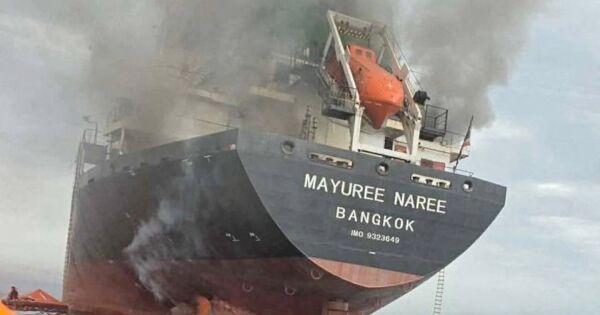 Loạt tàu hàng bị tấn công ở eo biển Hormuz