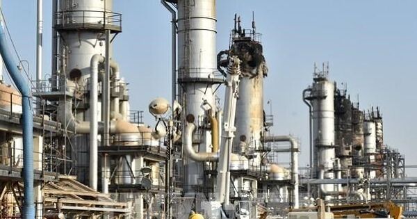 Trung tâm trung chuyển dầu mỏ quan trọng của UAE tạm ngừng hoạt động