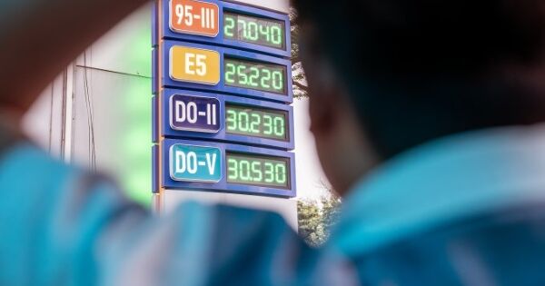 Cách điều hành giá xăng dầu lần này khác gì trước?