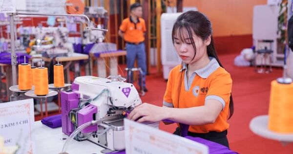 Cứ sau Tết là thiếu lao động, doanh nghiệp dệt may nâng cấp công nghệ, dùng AI để 'một lao động làm được 3-4 khâu'
