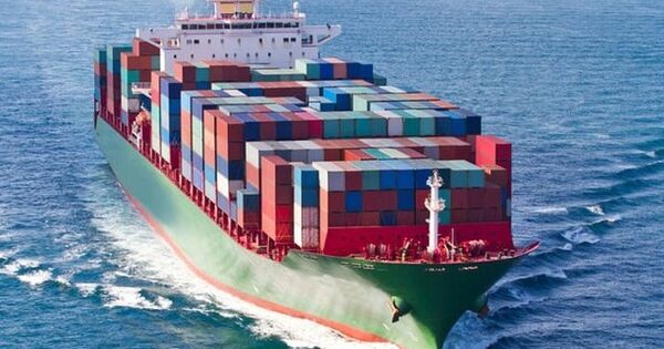 Mục tiêu xuất khẩu 550 tỷ USD trong năm 2026 đối mặt với 'cơn gió ngược' từ Trung Đông