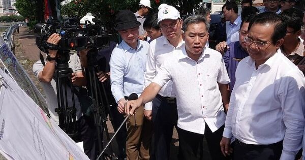 Chủ tịch TP HCM: 'Dự án vài km chia 8 gói thầu là quá nhiều'