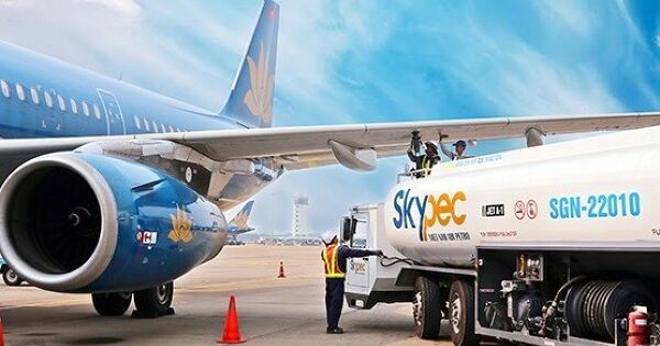 Giá nhiên liệu bay lên đỉnh lịch sử, những doanh nghiệp nào sẽ bị ảnh hưởng?