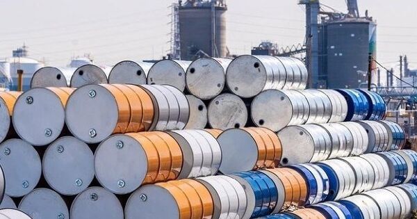 Nhập khẩu xăng dầu tăng vọt trong nửa đầu tháng 3