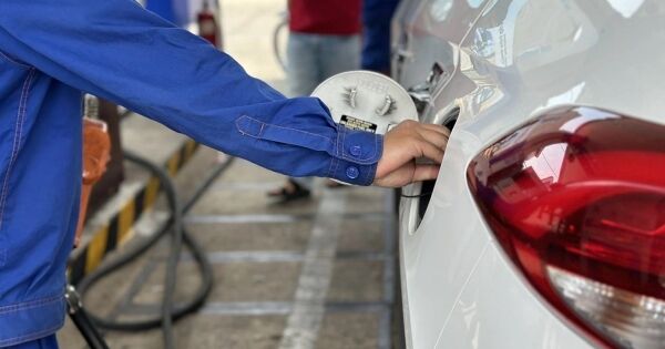 Giá dầu thế giới lên trên 110 USD/thùng, giá xăng dầu Việt Nam đang thấp hơn hầu hết các nước trong khu vực