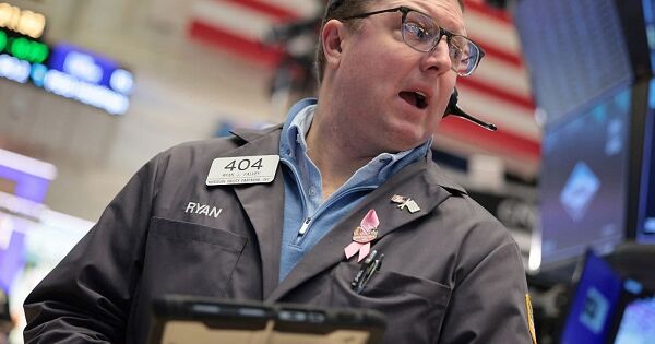 Chứng khoán Mỹ lại chìm trong sắc đỏ khi giá dầu lên cao