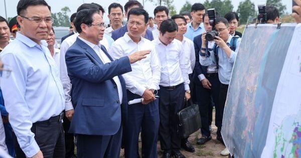 Thủ tướng khảo sát địa điểm dự kiến xây kho dự trữ xăng dầu quốc gia