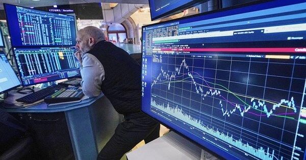 Khối ngoại bán ròng hơn 800 tỷ đồng, tập trung một cổ phiếu thép