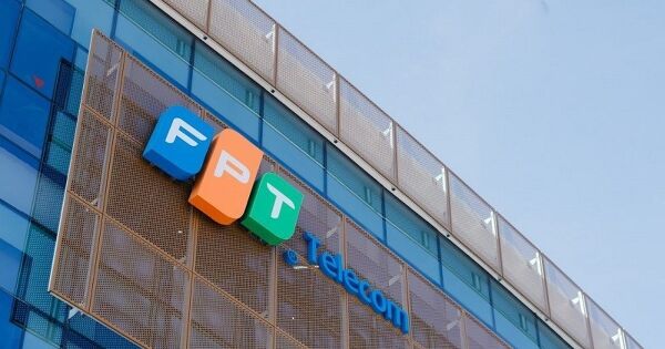 Cổ phiếu FPT rơi về vùng đáy từng xuất hiện khi thị trường phản ứng thuế đối ứng năm 2025