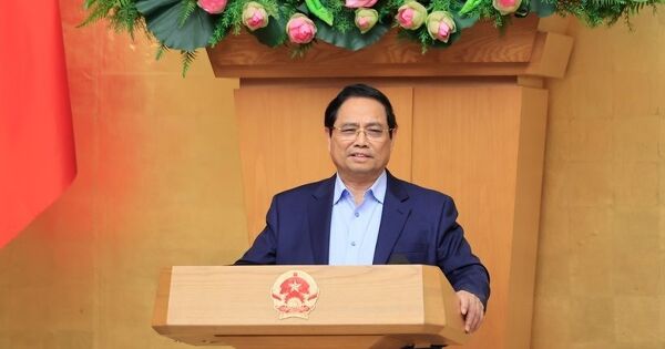 Thủ tướng: Kiên định mục tiêu tăng trưởng GDP 10%, xây dựng kịch bản điều hành trong tình hình mới