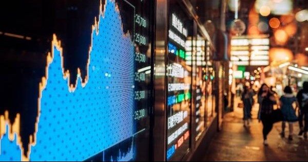 Khối ngoại bán ròng gần 1.800 tỷ đồng, tâm điểm FPT, POW