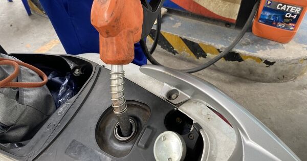 Nhập khẩu xăng dầu quý I tăng vọt 44%