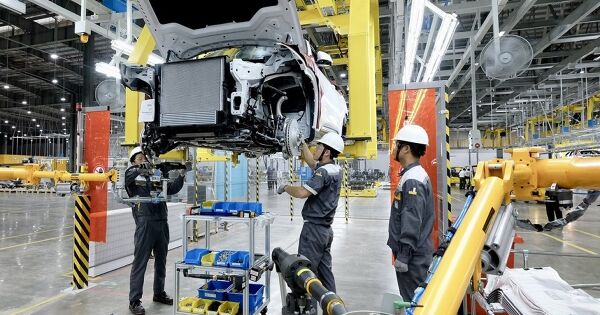 Thấy gì khi thu nhập nhân viên Vingroup tăng 5 năm liên tiếp, gấp đôi sau một thập kỷ, vượt trội mặt bằng người lao động Việt Nam