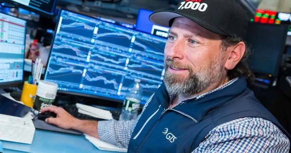 S&P 500 lên đỉnh mới, Nasdaq Composite có chuỗi tăng dài nhất từ 2009