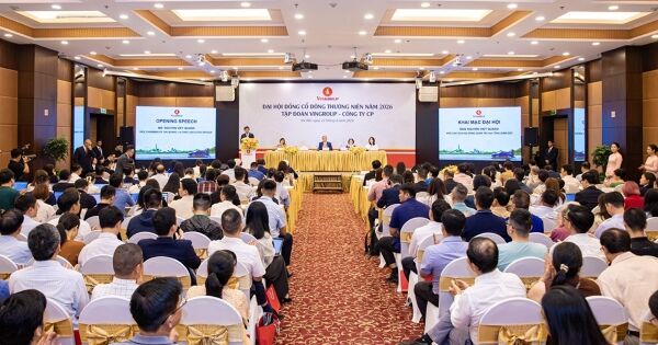 Kế hoạch tự chủ pin VinFast, tỷ phú Vượng nói sẽ không làm tất ăn cả