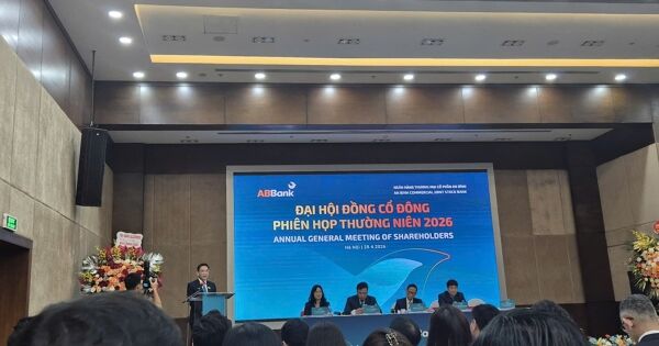 Ông Vũ Văn Tiền: Tôi quay trở lại làm Chủ tịch ABBank vì thấy các ngân hàng khác thay đổi từng ngày, còn ngân hàng của mình mãi không phát triển được