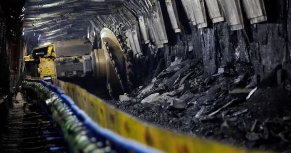 Dầu thô tăng giá, loạt doanh nghiệp ‘vàng đen’ của Trung Quốc đón sóng tích cực