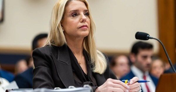 Tổng thống Mỹ Donald Trump sa thải Bộ trưởng Bộ Tư pháp