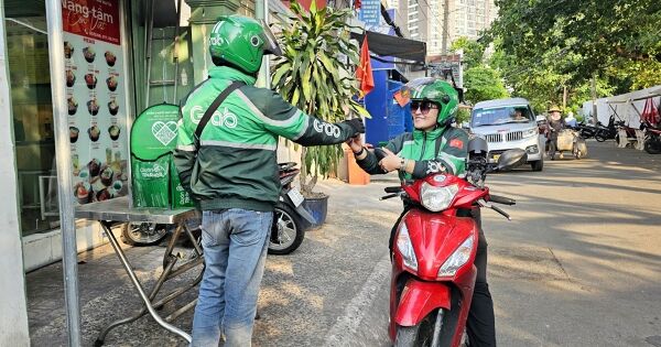 Grab triển khai chiến dịch 'Quán tốt bụng' để tiếp sức mùa nắng nóng cho bác tài